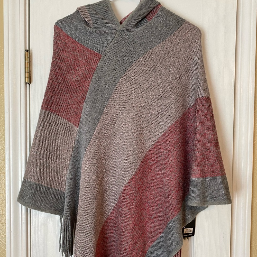 COZY! Never worn casual poncho. Perfect for Autumn weather 🍂🍁
